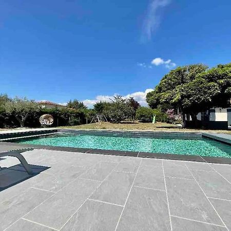 Logements Chaleureux Dans Maison Avec Piscine A 35 Min De Lyon Alix Exterior photo