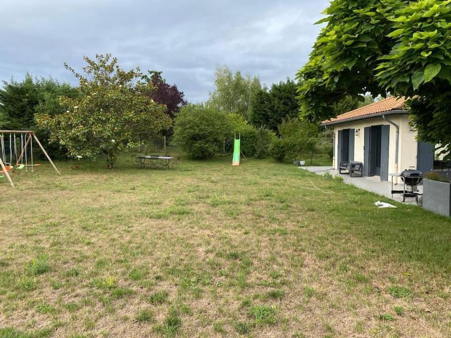 Logements Chaleureux Dans Maison Avec Piscine A 35 Min De Lyon Alix Exterior photo