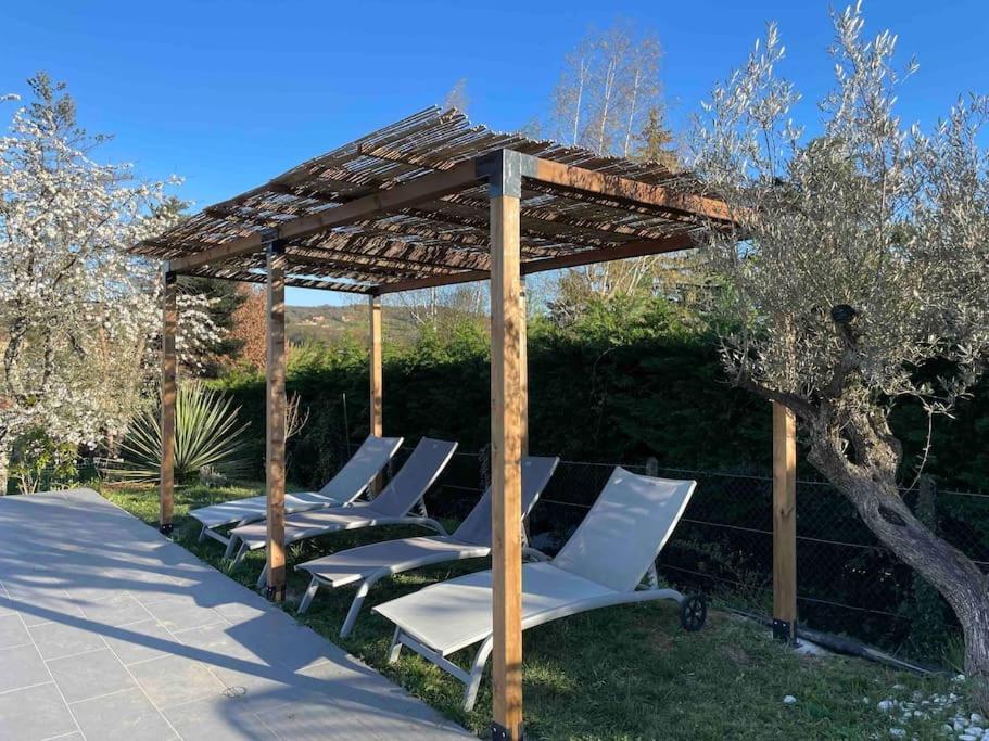 Logements Chaleureux Dans Maison Avec Piscine A 35 Min De Lyon Alix Exterior photo